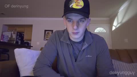 Snapshot of deeyungguy chatting on January 8, 12:07 pm more content and goodies online show from January 8, 12:07 pm