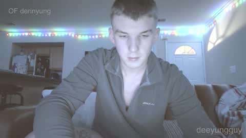 Snapshot of deeyungguy chatting on January 10, 10:39 am more content and goodies online show from January 10, 10:39 am