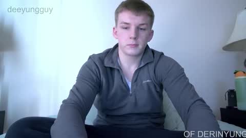 Snapshot of deeyungguy chatting on February 9, 4:44 pm more content and goodies online show from February 9, 4:44 pm