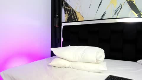 Snapshot of dei_v_48 chatting on December 13, 8:20 am DEIVY online show from December 13, 8:20 am