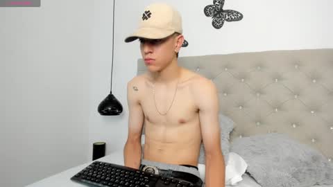 Snapshot of dei_v_48 chatting on January 28, 7:42 pm DEIVY online show from January 28, 7:42 pm