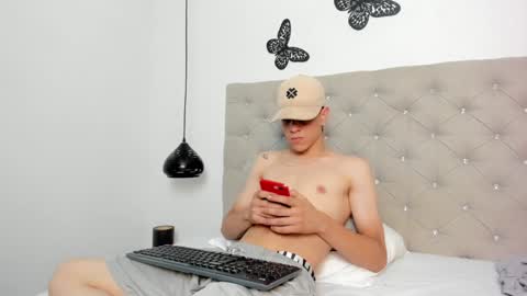 Snapshot of dei_v_48 chatting on February 6, 11:48 pm DEIVY online show from February 6, 11:48 pm