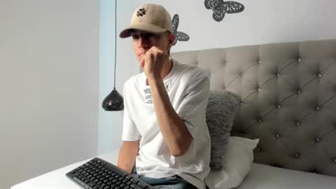 Snapshot of dei_v_48 chatting on February 10, 7:28 pm DEIVY online show from February 10, 7:28 pm