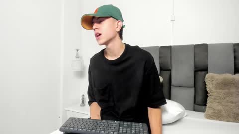 Snapshot of dei_v_48 chatting on February 13, 7:52 pm DEIVY online show from February 13, 7:52 pm