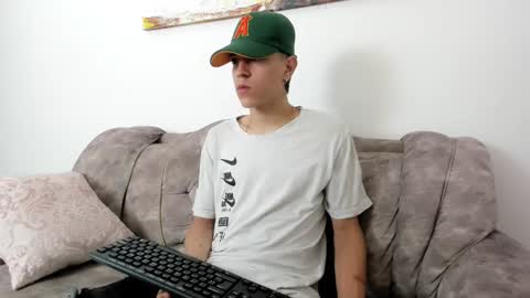 Snapshot of dei_v_48 chatting on February 26, 7:49 pm DEIVY online show from February 26, 7:49 pm