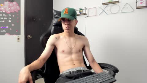 Snapshot of dei_v_48 chatting on March 4, 10:05 pm DEIVY online show from March 4, 10:05 pm