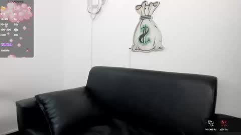 Snapshot of dei_v_48 chatting on March 5, 6:23 am DEIVY online show from March 5, 6:23 am