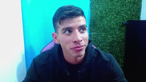 Snapshot of deiby_baby chatting on December 15, 4:51 am DEIBY online show from December 15, 4:51 am