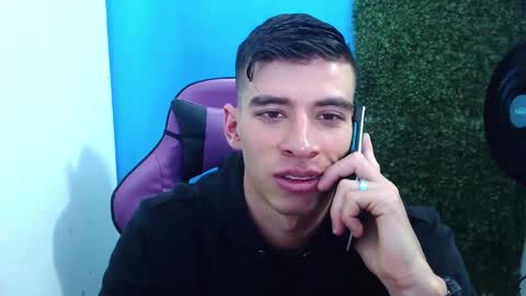 Snapshot of deiby_baby chatting on December 17, 8:54 pm DEIBY online show from December 17, 8:54 pm