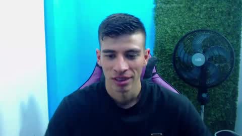 Snapshot of deiby_baby chatting on December 28, 8:47 pm DEIBY online show from December 28, 8:47 pm