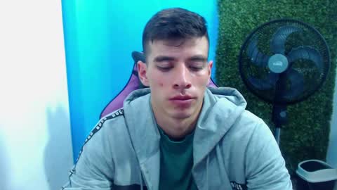 Snapshot of deiby_baby chatting on December 30, 3:03 am DEIBY online show from December 30, 3:03 am