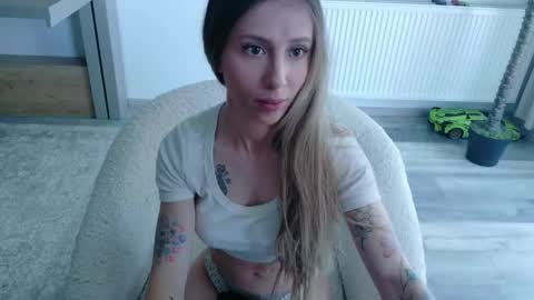Snapshot of deidi_sweet chatting on April 28, 9:14 am Di online show from April 28, 9:14 am