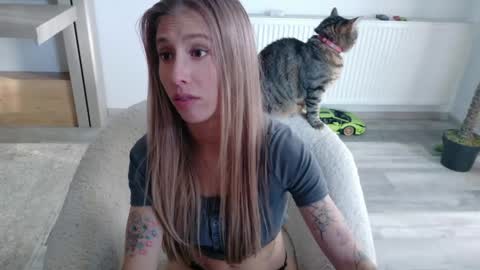 Snapshot of deidi_sweet chatting on May 11, 4:04 pm Di online show from May 11, 4:04 pm