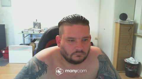 Snapshot of deinspielzeug87 chatting on April 6, 3:57 pm deinspielzeug87 online show from April 6, 3:57 pm