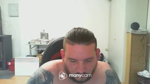 Snapshot of deinspielzeug87 chatting on April 10, 4:33 pm deinspielzeug87 online show from April 10, 4:33 pm