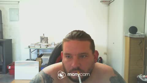 Snapshot of deinspielzeug87 chatting on April 19, 1:54 pm deinspielzeug87 online show from April 19, 1:54 pm