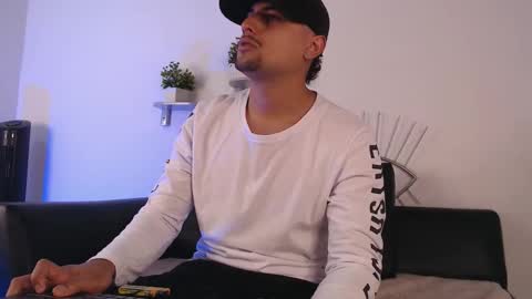 Snapshot of deivy_gram chatting on October 24, 1:24 am DEIVY online show from October 24, 1:24 am