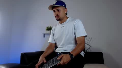 Snapshot of deivy_gram chatting on November 19, 10:10 pm DEIVY online show from November 19, 10:10 pm