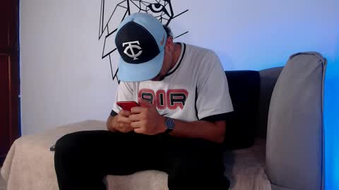 Snapshot of deivy_gram chatting on December 4, 12:42 am DEIVY online show from December 4, 12:42 am