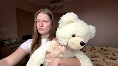 Mila online show from March 28, 12:27 pm