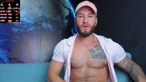 Snapshot of delessandro_world chatting on May 17, 10:50 pm Delessandro online show from May 17, 10:50 pm