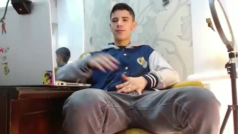 Snapshot of delglo chatting on October 10, 5:45 pm delglo online show from October 10, 5:45 pm