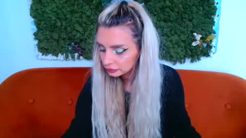 deliciaalove online show from March 7, 6:38 pm