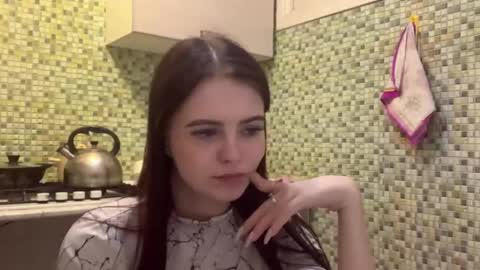 Kiki online show from April 18, 7:58 pm