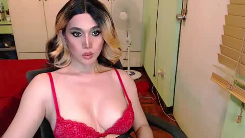 Snapshot of deliciosats chatting on December 7, 9:50 am Mercedes online show from December 7, 9:50 am