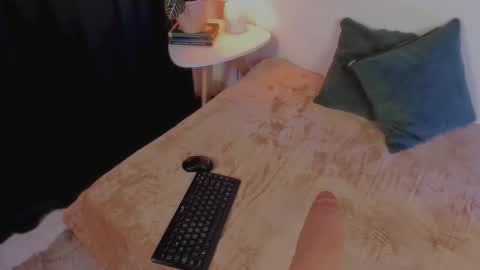 Snapshot of delilaah chatting on February 4, 5:24 am Delilah online show from February 4, 5:24 am