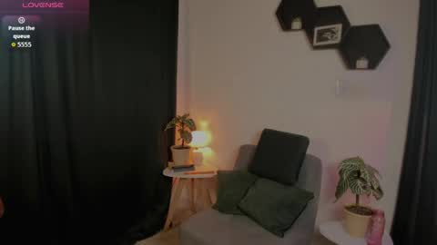 Delilah online show from May 30, 8:22 am