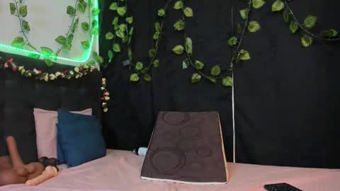 Delilah  online show from February 7, 11:19 pm