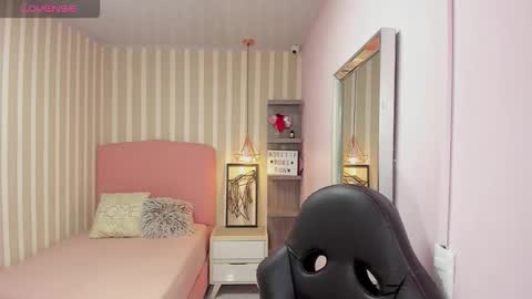 delilaquinn online show from December 1, 7:19 pm