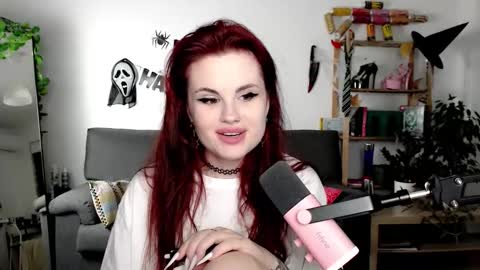 dellacrush_ online show from October 22, 5:02 pm