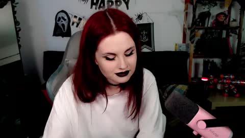 dellacrush_ online show from November 1, 3:03 pm