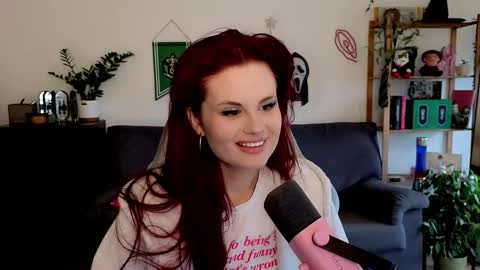 dellacrush_ online show from December 16, 9:03 am