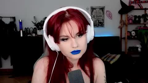 dellacrush_ online show from February 3, 6:57 pm