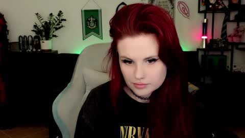 dellacrush_ online show from February 10, 6:56 pm