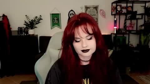 dellacrush_ online show from February 21, 6:42 pm