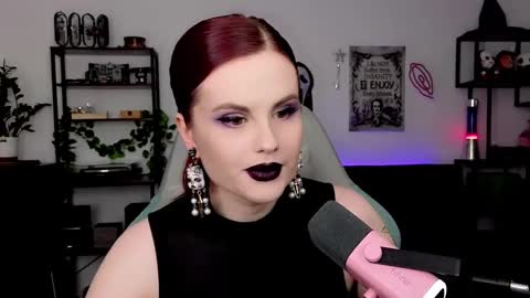 dellacrush_ online show from March 22, 6:33 pm