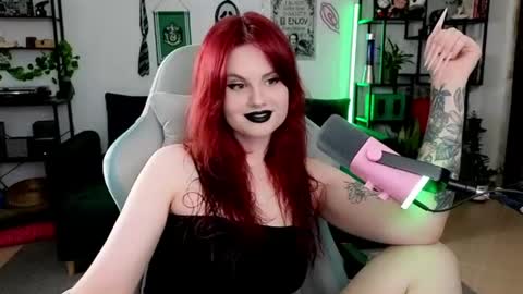 Snapshot of dellacrush_ chatting on June 10, 6:18 pm dellacrush_ online show from June 10, 6:18 pm