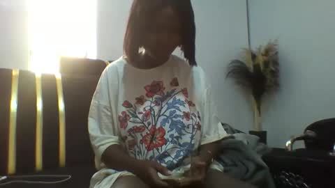 dellarine517299 online show from January 9, 7:33 am