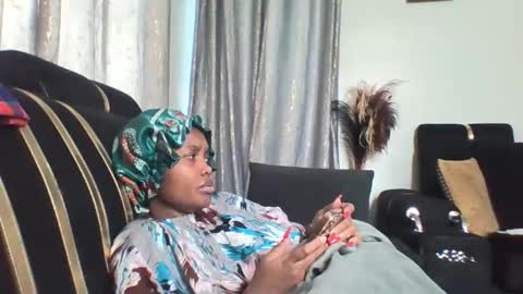 dellarine517299 online show from April 16, 11:33 am