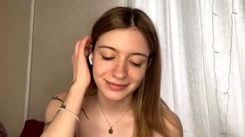 Sia online show from February 3, 12:32 pm