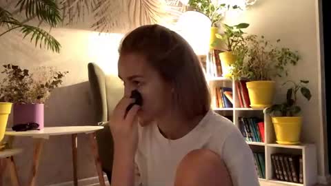 I am Lola hello world online show from July 19, 1:20 am
