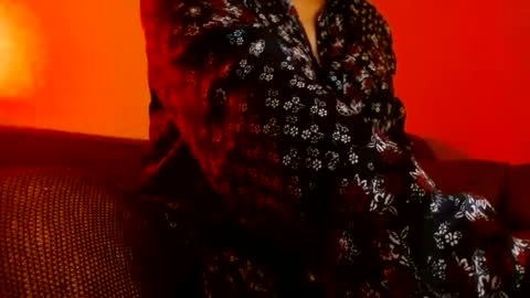 Delphine online show from October 30, 9:15 pm