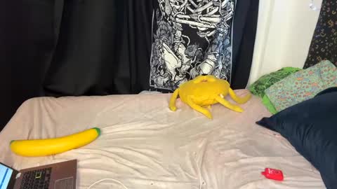 Snapshot of deluxxxeblu chatting on December 11, 7:03 pm TankinBody online show from December 11, 7:03 pm