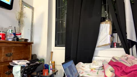 Snapshot of deluxxxeblu chatting on February 8, 11:13 pm TankinBody online show from February 8, 11:13 pm