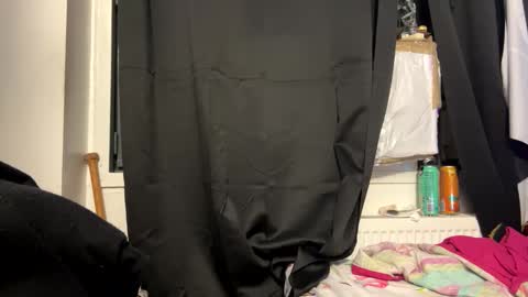 Snapshot of deluxxxeblu chatting on February 15, 6:55 am TankinBody online show from February 15, 6:55 am