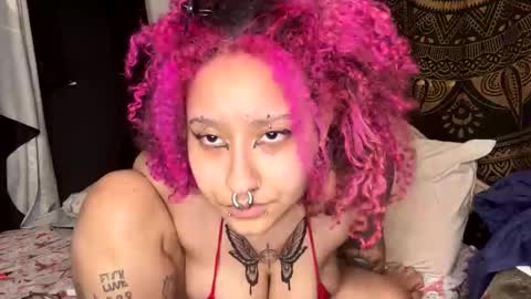 Snapshot of deluxxxeblu chatting on February 25, 4:46 am TankinBody online show from February 25, 4:46 am